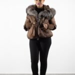 geaca maro, chic style, blana naturala, geaca iarna, geaca premium, Geacă Maro Chic cu Glugă Generoasă și Accente din Blană Naturală