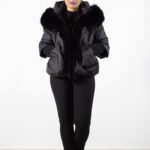 geaca scurta, gluga accesorizata, geaca neagra, geaca moderna, geaca iarna, Geacă Scurtă cu Glugă Accesorizată-Rafinament în Negru