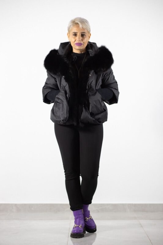 geaca scurta, gluga accesorizata, geaca neagra, geaca moderna, geaca iarna, Geacă Scurtă cu Glugă Accesorizată-Rafinament în Negru