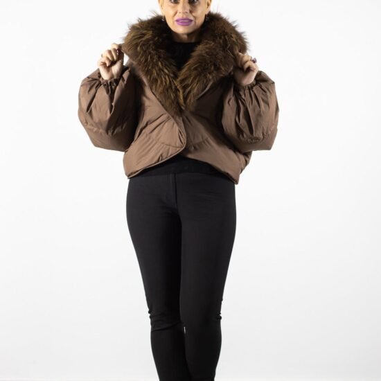 geaca maro, blana naturala, geaca iarna, geaca premium, geaca moderna, Geacă Maro cu Detalii din Blană Naturală- Eleganță și Confort în Sezonul Rece
