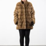 palton lung, vizon natural, palton elegant, blana vizon, palton iarna, Palton Lung din Blană Naturală de Vizon – Eleganță pentru Sezonul Rece