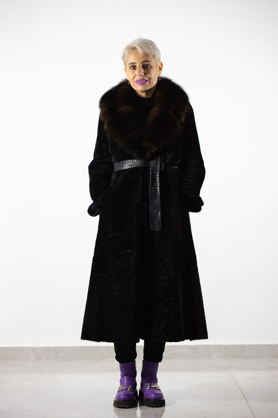 Palton Lung din Blană Naturală cu Guler Generos palton lung, blana naturala, guler generos, palton elegant, palton iarna, Palton Lung din Blană Naturală cu Guler Generos