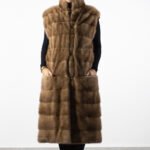 vesta exclusivista, blana naturala, vesta eleganta, vesta premium, vesta iarna, Vestă Exclusivistă din Blană Naturală – Rafinament și Confort