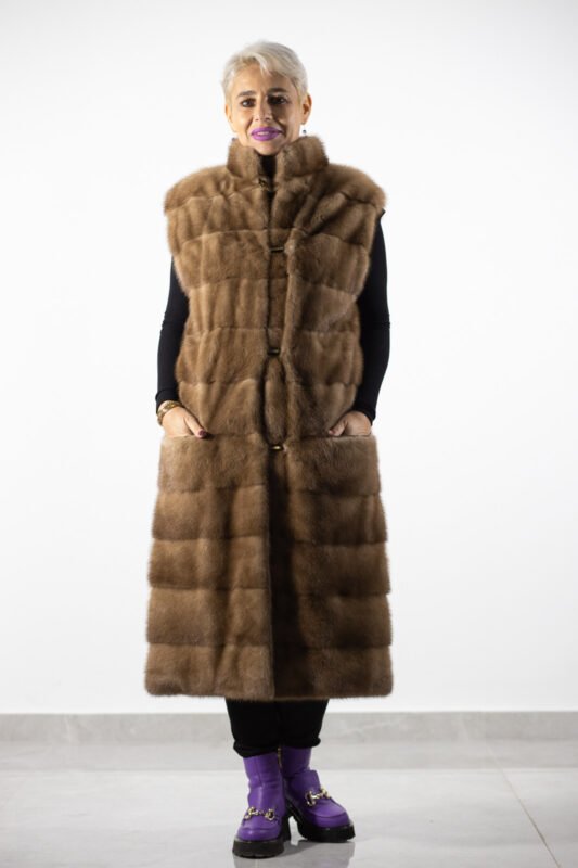 vesta exclusivista, blana naturala, vesta eleganta, vesta premium, vesta iarna, Vestă Exclusivistă din Blană Naturală – Rafinament și Confort