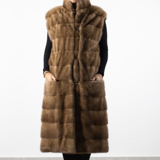 vesta exclusivista, blana naturala, vesta eleganta, vesta premium, vesta iarna, Vestă Exclusivistă din Blană Naturală – Rafinament și Confort