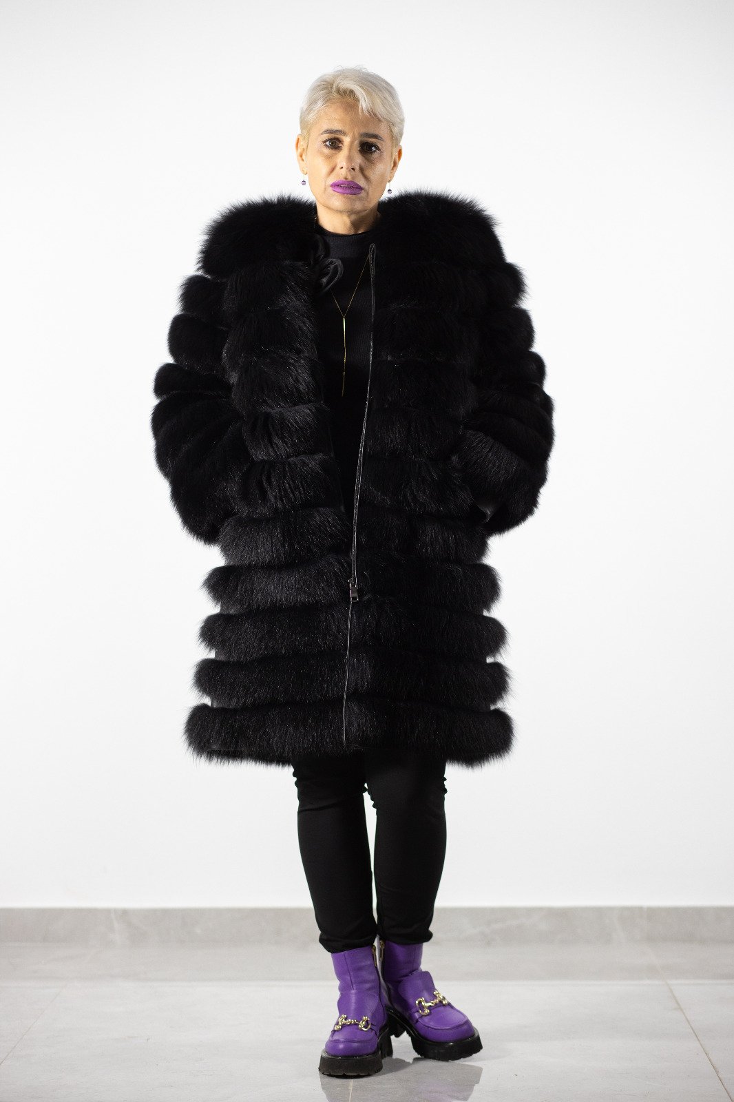 Palton Lung cu Design Structurat din Blană Naturală – Stil Desăvârșit palton lung, design structurat, blana naturala, palton elegant, palton modern, Palton Lung cu Design Structurat din Blană Naturală – Stil Desăvârșit