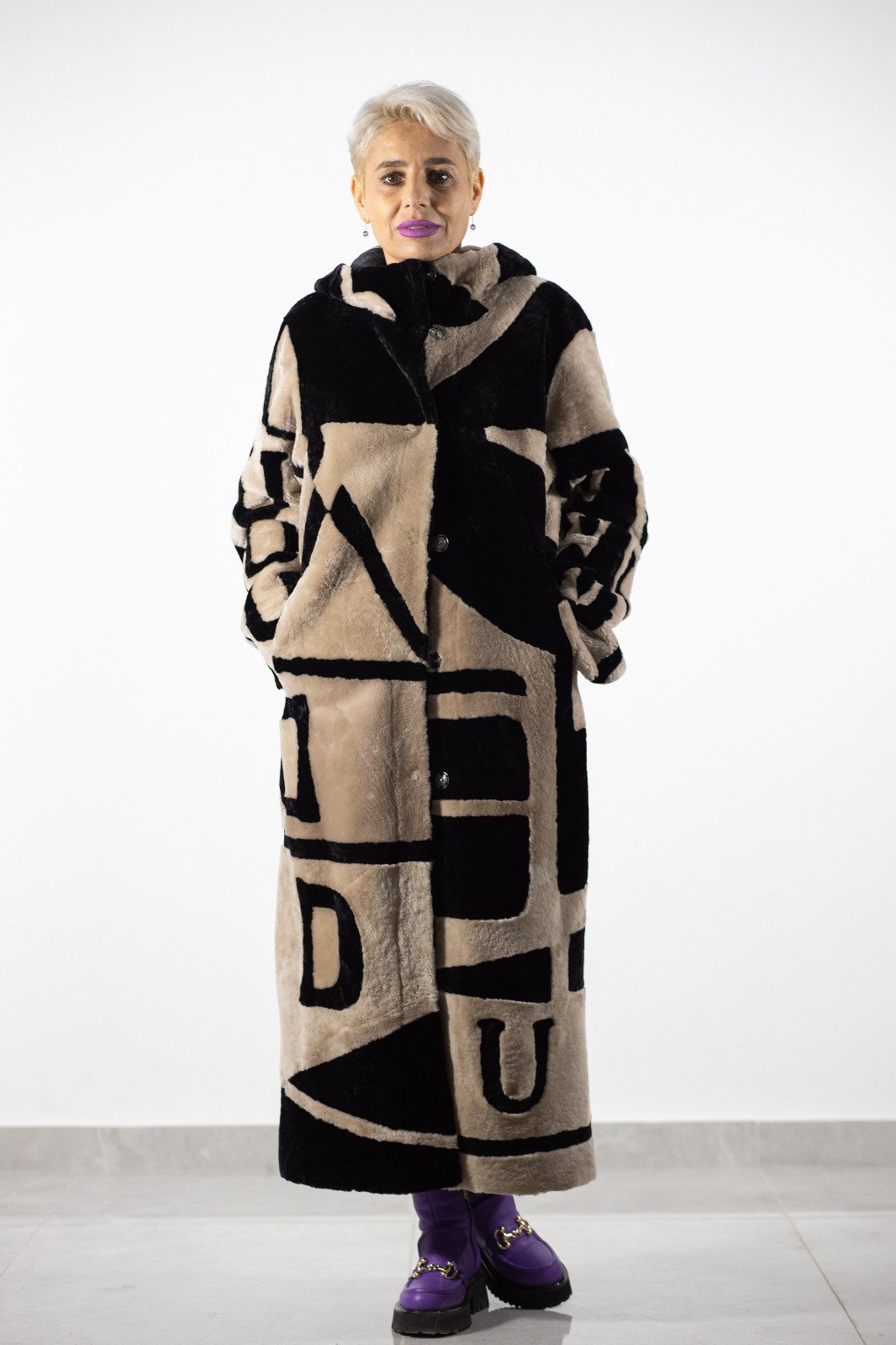 Palton cu Glugă și Design Geometric geaca iarna, accente blana, geaca moderna, geaca premium, geaca eleganta, Palton cu Glugă și Design Geometric