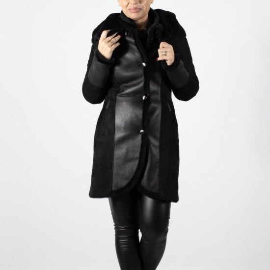 cojoc negru, Cojoc Negru Cu Texturi Contrastante Și Design Atemporal