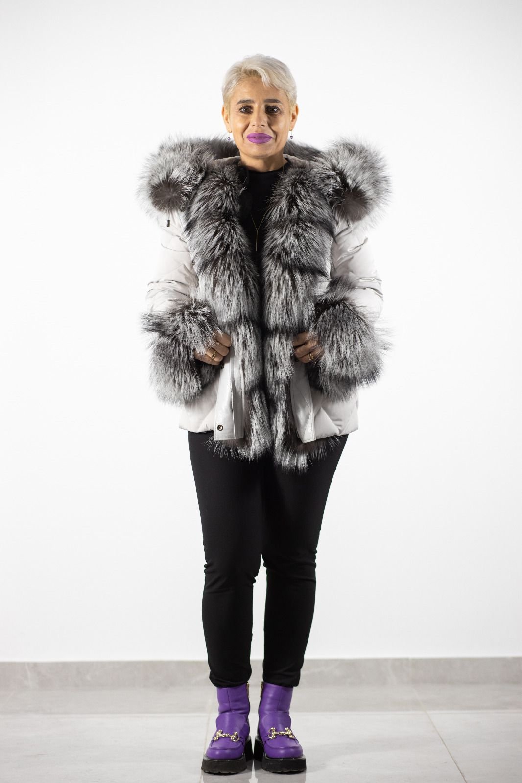 Geacă Premium din Blană Naturală- Strălucire în Sezonul Rece geaca premium, blana naturala, geaca eleganta, geaca iarna, geaca moderna, Geacă Premium din Blană Naturală- Strălucire în Sezonul Rece