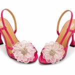 Floarea Pasiunii: Eleganță în Nuanțe Fuchsia