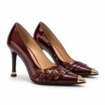 Pantofi Stiletto Lăcuiți cu Accente Aurii și Catarame