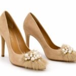 Pantofi Stiletto Bej cu Puf și Perle Decorativă