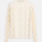 Bluză Sculpturală Crem-Ivory din Material Plisat cu Aplicații Circulare 3D și Perle
