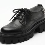 Pantofi Derby/Brogues Negri din Piele cu Detalii Perforate și Talpă Masivă Track