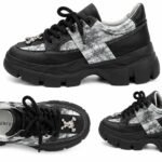 Sneakers Joși Negri din Piele cu Textură Marble/Marmurată, Aplicație Metalică Ursuleț și Talpă Chunky Track