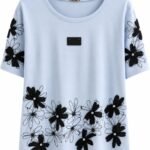 Tricou Albastru-Pudrat din Bumbac cu Aplicații Florale 3D Negre, Cristale și Plăcuță Logo Centrală