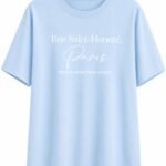 Tricou Albastru-Pudrat din Bumbac cu Slogan Grafic Tipografic „Rue Saint-Honoré, Paris”