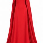Rochie Lungă Roșu-Scarlet din Crepe Fluid cu Capă Asimetrică Drapată și Trandafir Sculptural 3D