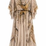 Rochie Lungă Bej-Nude din Voal Chiffon cu Imprimeu Abstract Tip Marmură/Picături de Vopsea, Mâneci Clopot și Aplicații din Mărgele Auriu-Bronz