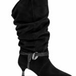 Cizme Înalte Slouchy Negre din Piele Întoarsă (Suede) cu Vârf Ascuțit, Toc Kitten Sculptural Metalic și Curea Răsucită cu Pandantiv Organic
