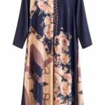 Rochie Lungă Bleu-Marin cu Imprimeu Asimetric Floral și Equestru-Luxe, Decolteu în V și Mâneci Lungi