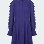 Rochie Scurtă Stil Cămașă Violet-Indigo cu Pliseuri Tuxedo, Volănașe Plisate, Guler de Dantelă și Nasturi Bijuterie
