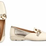 Mocasini Bej-Unt din Piele Texturată cu Panouri Laterale Auriu-Metalizat, Catană cu Cataramă și Capse Auriu-Vintage