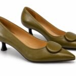 Pantofi Stiletto Verde-Măsliniu din Piele Nappa cu Nasture Disc Sculptural și Toc Kitten Arhitectural