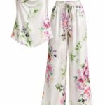 Compleu Coordonat Alb-Ivoriu din Două Piese din Satin Mătăsos cu Imprimeu Floral Acuarelă: Top Slip cu Decolteu Drapat Drape-Cowl și Pantaloni Wide-Leg cu Snur