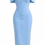 Rochie Midi Albastru-Seren din Crep Structurat cu Banderolă Off-The-Shoulder Drapata din Satin și Broderie Verticală din Perle și Cristale