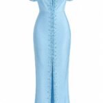 Rochie Lungă Albastru-Seren Plisată Diagonale cu Umeri Goi Off-The-Shoulder, Mâneci Bufante Tip Boudoir și Despicătură Centrală Conturată cu Cristale
