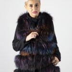 Vestă Statement din Blană Naturală Multicoloră cu Deggradare Irisată-Cafenie / Violet-Albastru, cu Set Coordonat Negru Diurn