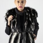 Vestă Arhitecturală Statement din Blană Ecologică Bicoloră cu Cordoniș în Talie și Guler Înalt