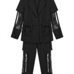 Costum Arhitectural Negru din Sacou cu Mâneci Detasabile din Dantelă și Pantaloni Conici cu Inserții Transparente