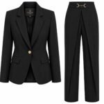 Set Coordonat Arhitectural din Sacou Tailored cu Un Singur Nasture Auriu și Pantaloni cu Panou Drapat Asimetric / Skort-Overlay în Nuanță Negru-Abanos (Babylon Italia)