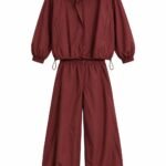 Costum Arhitectural Sport-Chic Two-Piece din Jachetă cu Glugă Amplă și Pantaloni Larga cu Șnur în Nuanță Burgund / Carmin
