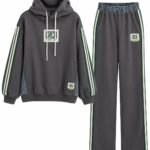Costum Arhitectural Sport-Chic Two-Piece din Hanorac Supradimensionat cu Glugă și Pantaloni Larga cu Benzi Laterale în Nuanță Gri Abanos