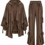 Costum Arhitectural Sport-Chic Three-Piece din Bluză, Jachetă Deschisă cu Glugă și Pantaloni Larga cu Șnururi Laterale în Nuanță Maro Abanos / Warm Sand
