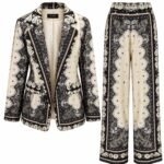 Costum Arhitectural Tailored Two-Piece din Sacou și Pantaloni Larga cu Imprimeu Paisley Baroc în Nuanță Negru și Bej Nisip / Warm Sand