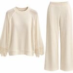 Costum Arhitectural Athleisure Two-Piece din Bluză Lejeră cu Mâneci din Material Vapouros și Dantelă și Pantaloni Largi în Nuanță Warm Sand / Crem