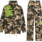 Costum Arhitectural Deconstructivist Two-Directive din Jachetă Utility cu Imprimeu Camuflaj și Broderie Neon și Pantaloni Cargo Asortați