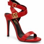 Sandale Arhitecturale din Piele cu Barete Înfășurate pe Gleznă, Logo Auriu și Toc Stiletto în Nuanță Roșu Aprins / Crimson