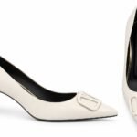 Pantofi Stiletto Arhitecturali din Piele cu Vârf Ascuțit, Detaliu Monogramă Frontală și Toc Mediu în Nuanță Alb Fildeș