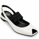Sandale Arhitecturale tip Slingback din Piele cu Vârf Pătrat Decupat, Baretă Elastică Texturată și Talpă Plată în Nuanță Alb și Negru