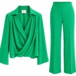 Costum Arhitectural din Două Piese cu Bluză Drapată cu Croială Încrucișată și Pantaloni Largi în Nuanță Verde Smarald