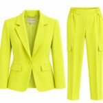 Costum Arhitectural din Două Piese cu Sacou Tailored cu Un Nasture și Pantaloni Conici Cargo cu Buzunare Laterale în Nuanță Galben Limetă / Neon